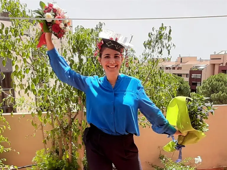 Photo of Raffaella Mulas with two bouquets of flower in her hands