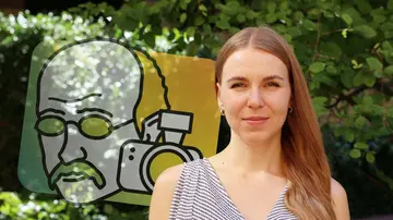 Portrait of Irina Bobrova outside in front of green plants and the Math Planck People logo