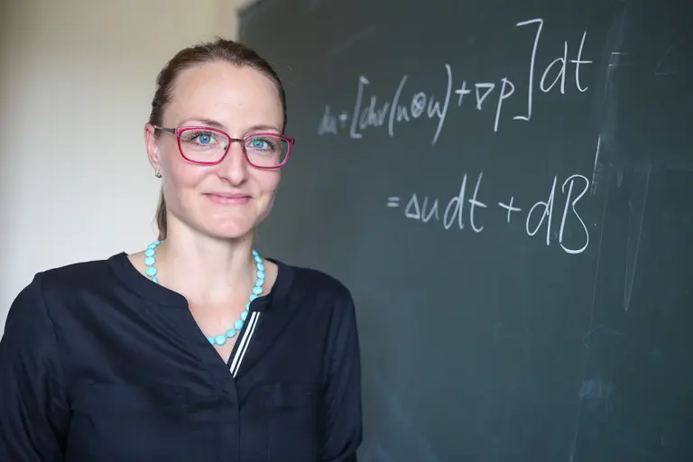 Martina Hofmanová in front of a blackboard