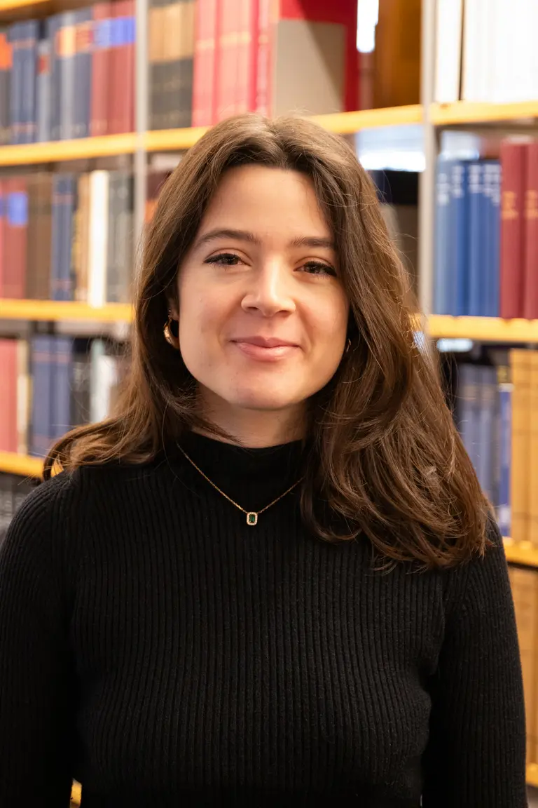Portrait of Martina Zizza in front of bookshelves